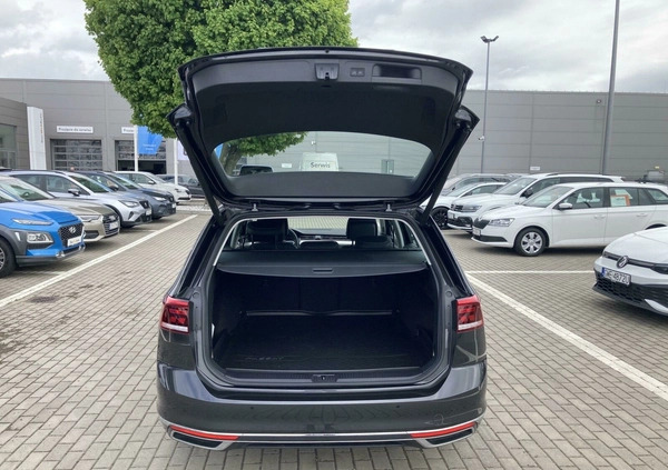 Volkswagen Passat cena 179900 przebieg: 17504, rok produkcji 2023 z Białobrzegi małe 704
